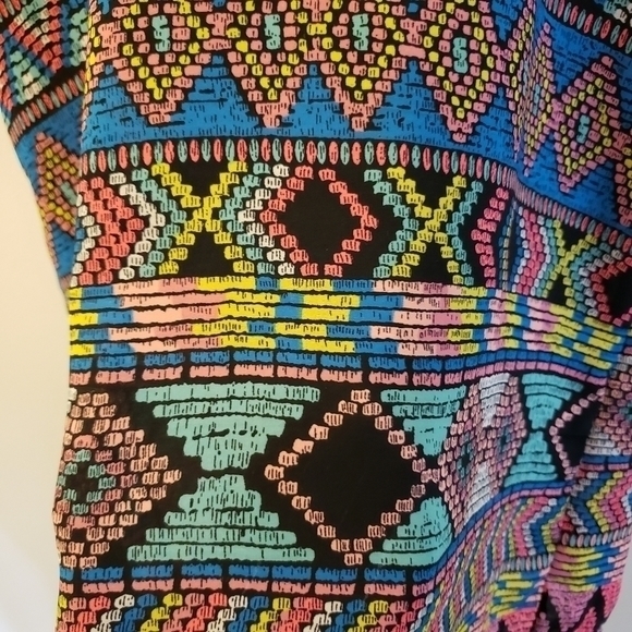 AZTEC geometric colorful Print Short Sleeved Blouse Tee sz M - Picture 8 of 8
